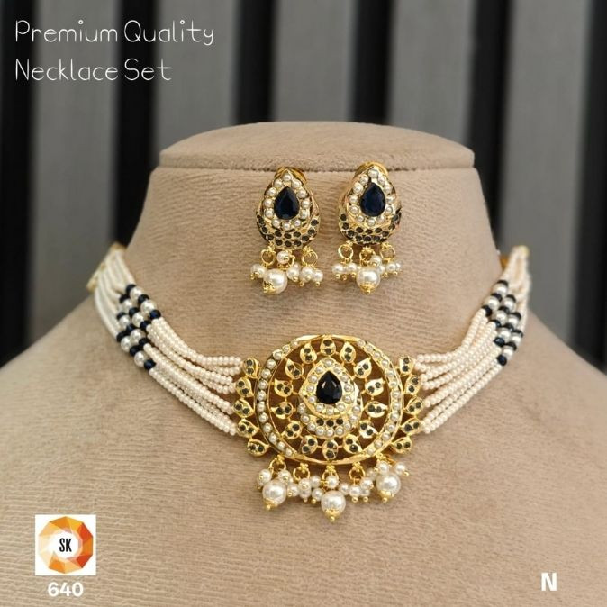 Pearl Medallion Choker Necklace Set