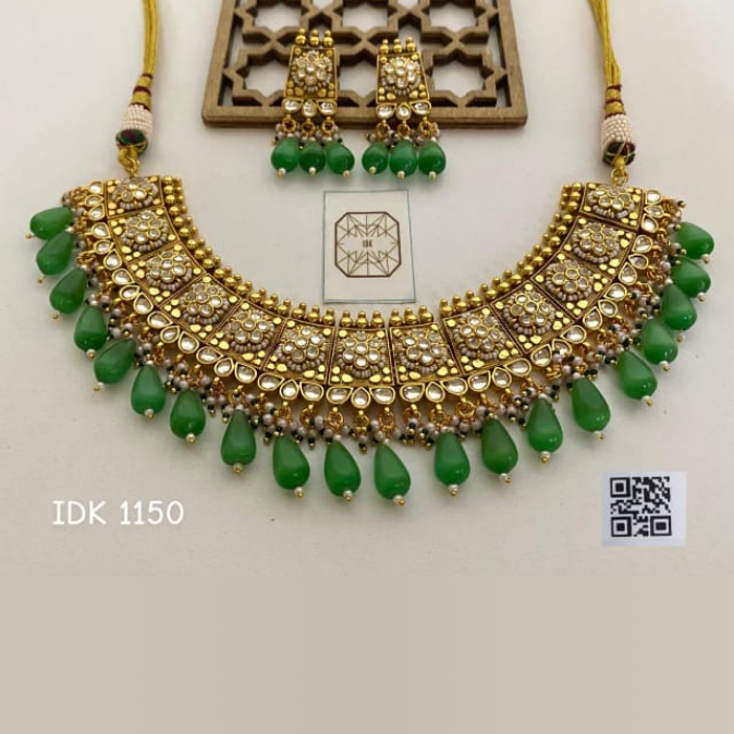 Zehra Emerald Kundan Collar Necklace Set
