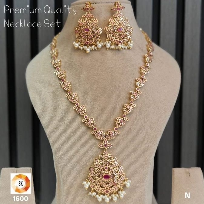 Riyasya Ruby Filigree Necklace Set