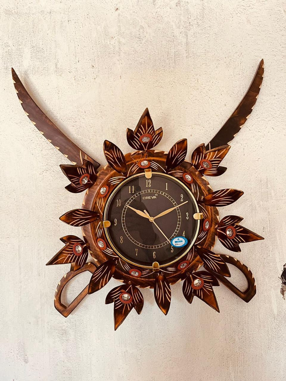 Handcrafted Leaf Motif Wooden Designer Wall Clock