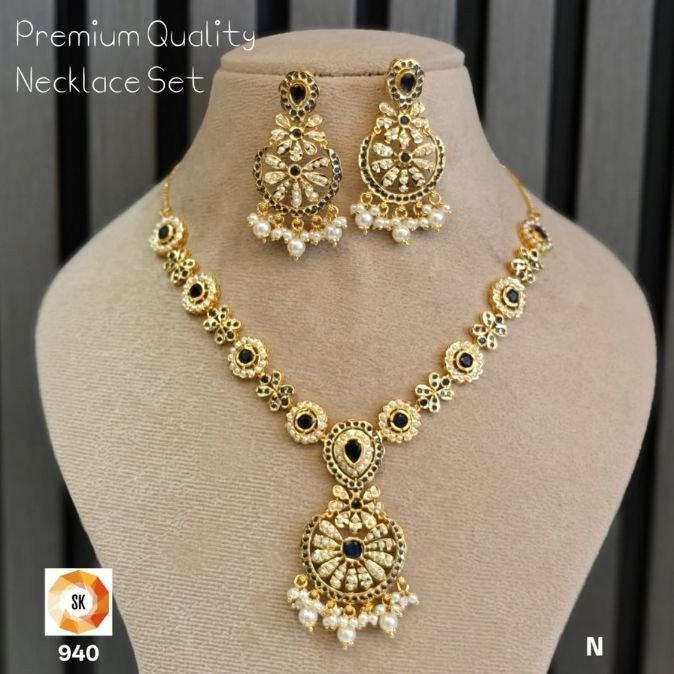 Classic Pearl Wheel Necklace Set