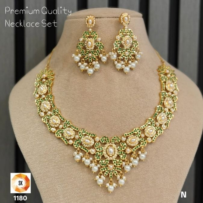 Aarohi Emerald Pearl Necklace Set