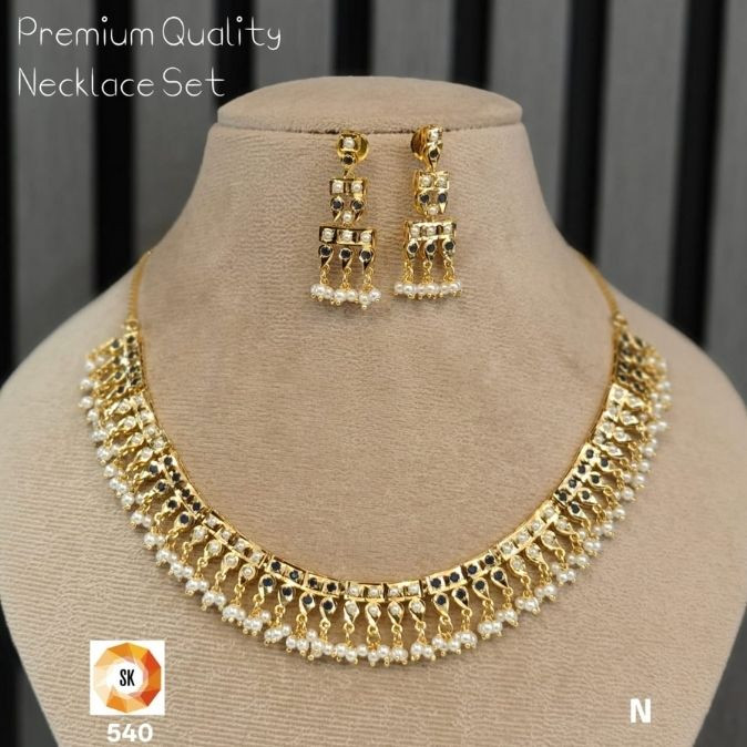 Nivara Pearl Drop Necklace Set