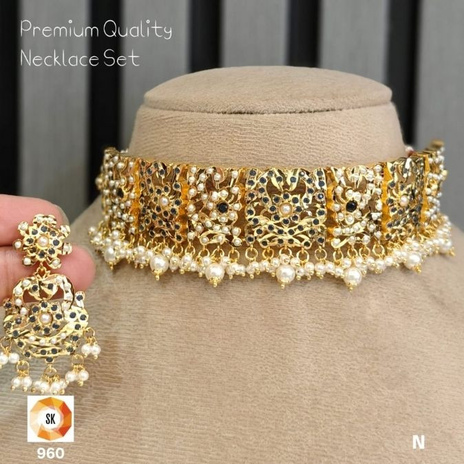 Midnight Bloom Pearl Choker Necklace Set